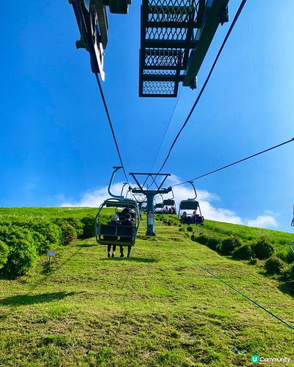 位於靜岡縣伊東市的大室山是一座海拔580m的火山,特徵是其輪...