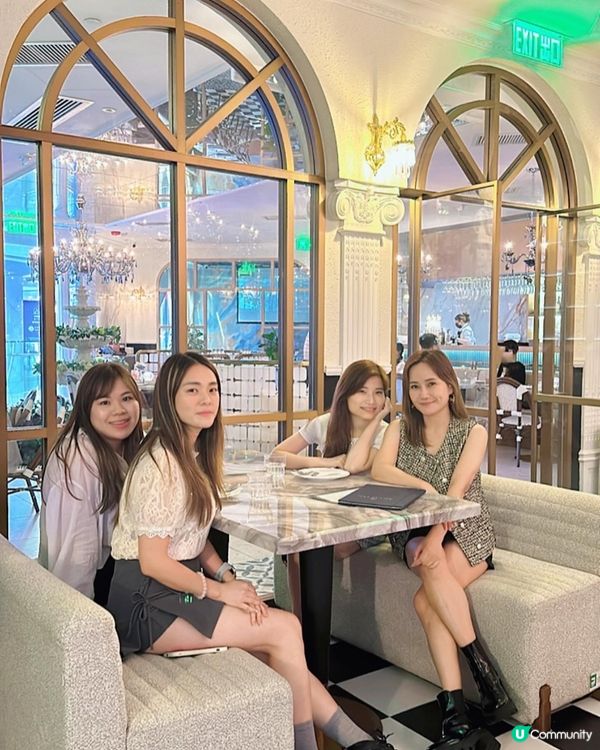 皇室堡內享用皇室晚餐