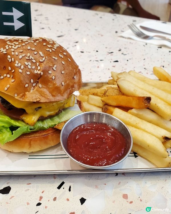 假期 留港消費 振興經濟 輕輕鬆鬆 嘆美食