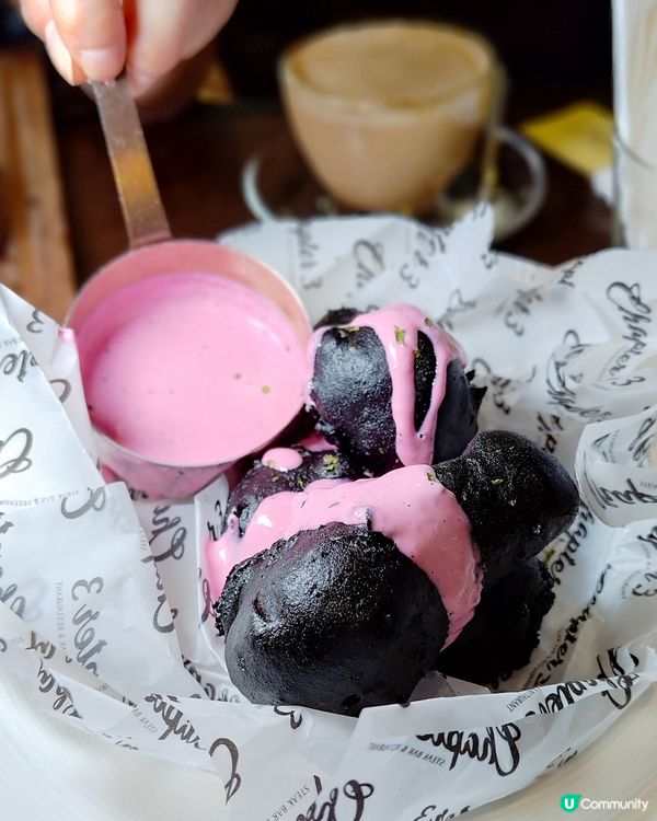 太子酒吧餐廳推出black pink炸雞 究竟係咩料？！