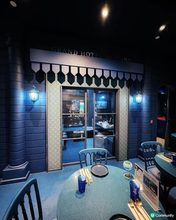 神秘色彩的藍色餐廳