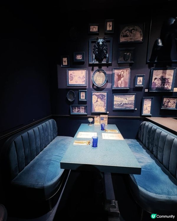 神秘色彩的藍色餐廳