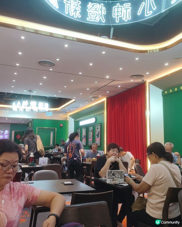 我自己去將軍澳小神燈，香港洋紫荊廣場，仲有會展中心，行海濱長...