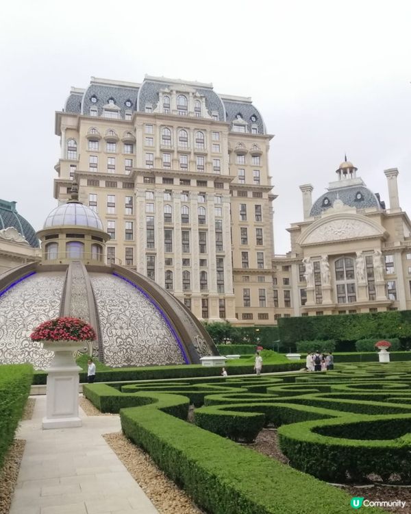 我想介紹澳門平民美食同平民酒店, 平民美食可以去路環華記燒烤...