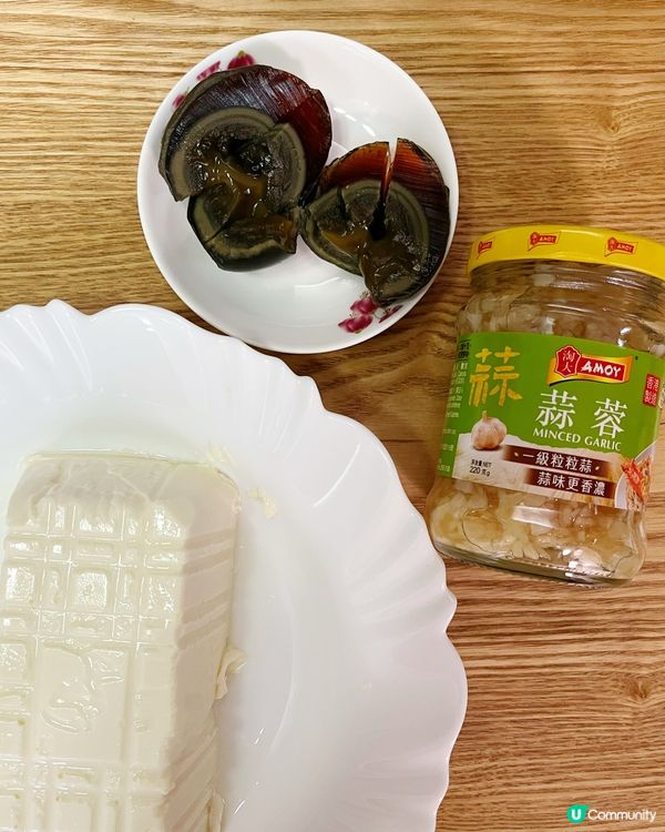 台式蒜蓉皮蛋豆腐