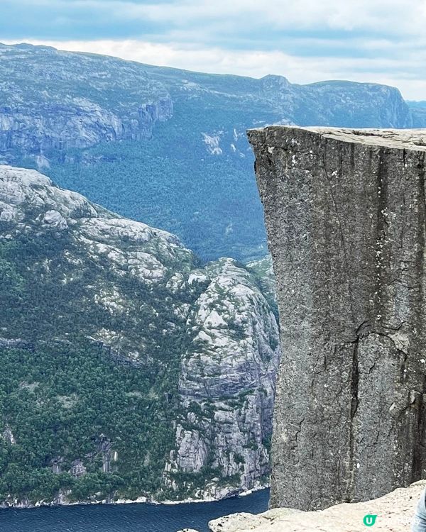 挪威絕美懸崖峭壁～奇石聖壇岩