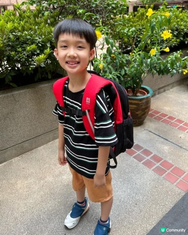 【 小學護脊書包。書包輕過一支礦泉水 】