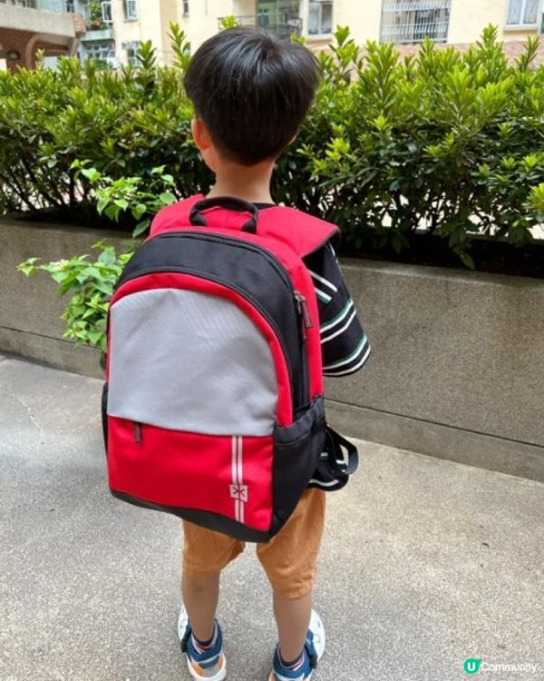 【 小學護脊書包。書包輕過一支礦泉水 】