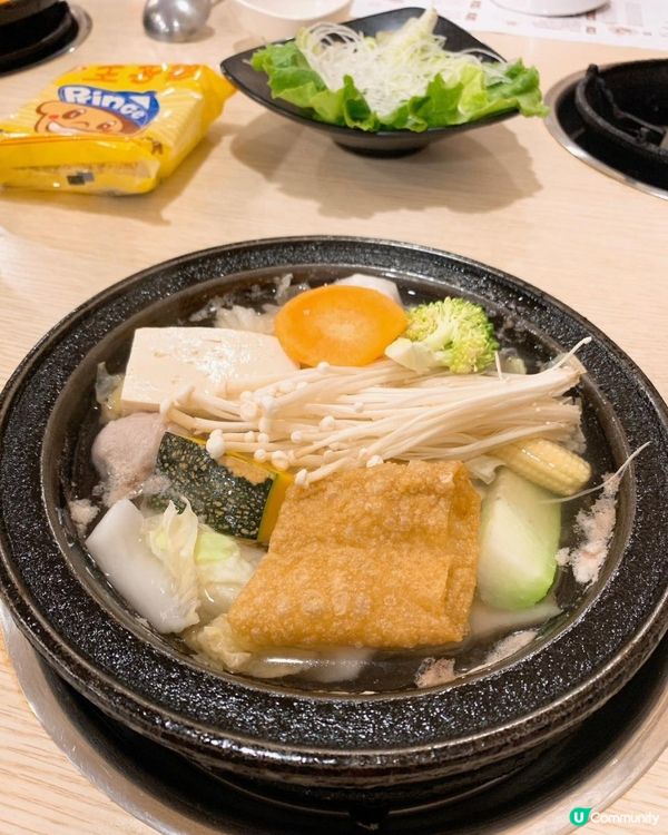 台灣/台北 玉璽石頭火鍋 食材很棒 炸天婦羅、手工魚餃 (MRT：六張犁捷運站)