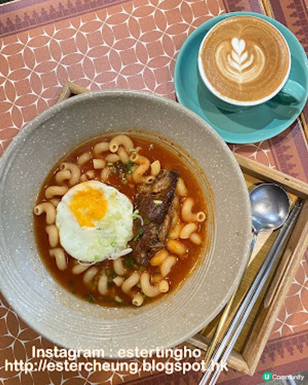 【灣仔 食記】美好一天從早餐開始 ♥ 香濃蕃茄湯豬軟骨煎蛋扭紋通粉 + Latte ♥ Red Pocket Cafe