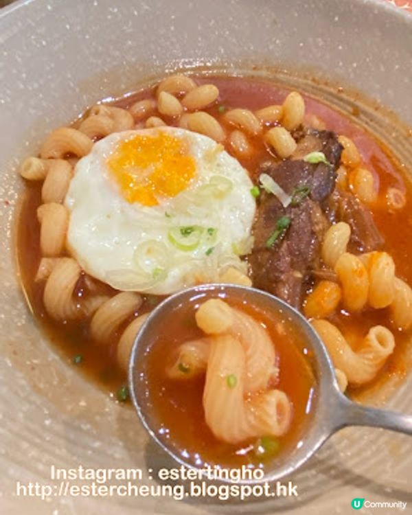 【灣仔 食記】美好一天從早餐開始 ♥ 香濃蕃茄湯豬軟骨煎蛋扭紋通粉 + Latte ♥ Red Pocket Cafe