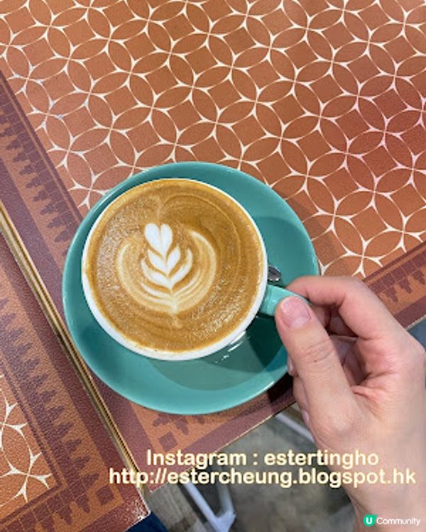 【灣仔 食記】美好一天從早餐開始 ♥ 香濃蕃茄湯豬軟骨煎蛋扭紋通粉 + Latte ♥ Red Pocket Cafe