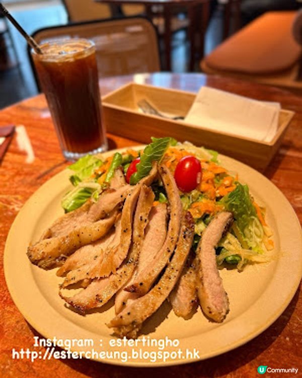 【鰂魚涌 食記】太古坊 cafe ♥ 香烤豬頸肉配青木瓜沙律 + Sparkling Black ♥ Alchemy Origin