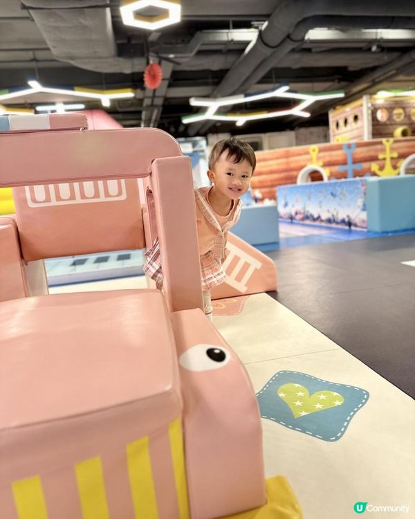 勁多波波池的室內遊樂場