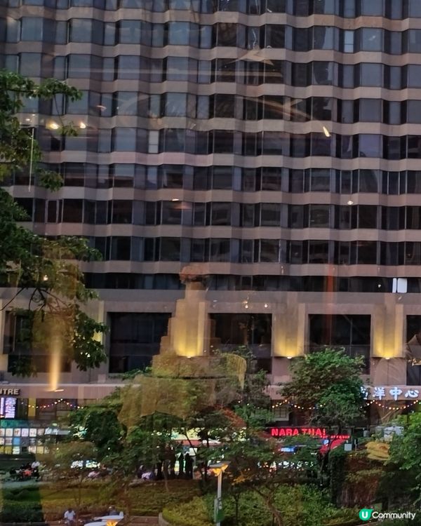 從尖東方向看海旁景色，到市政局百週年紀念花園是一個好選擇。