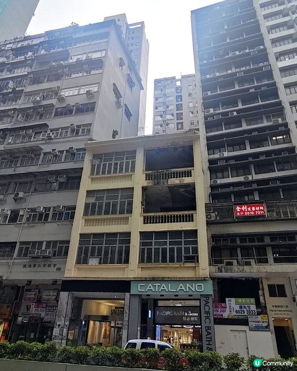 在香港港島灣仔及銅鑼灣在海旁拍照