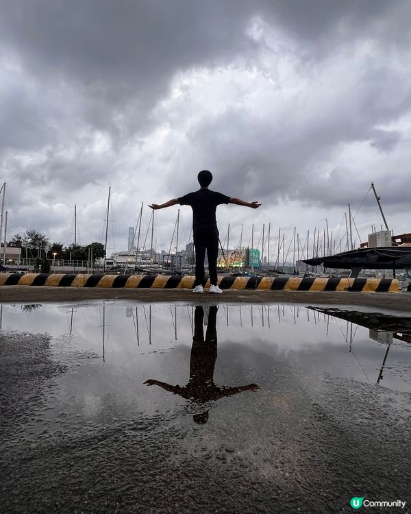 在香港港島灣仔及銅鑼灣在海旁拍照