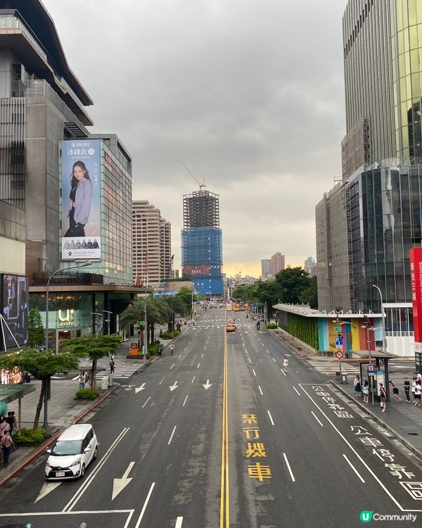 兩張係我最近去嘅旅行，澳門同台灣，另一張係我屋企附近嘅跨灣大...