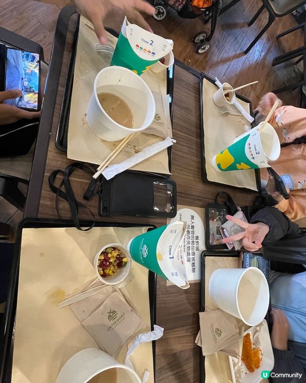 海洋公園水上樂園：等玩時的風景，儲物櫃和餐廳的食物
