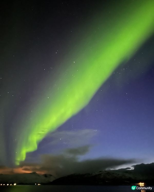 令我最難忘嘅旅遊景點喺冰島,因為我喺呢度睇到好靚嘅極光,完成...