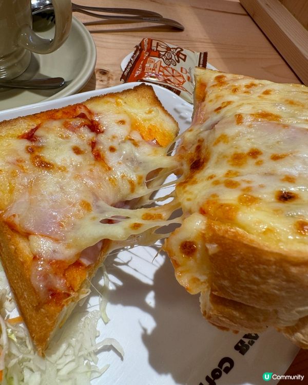 店舖位於AEON內,最喜歡這裏的絲絨紅色座位,既舒服又優美,...