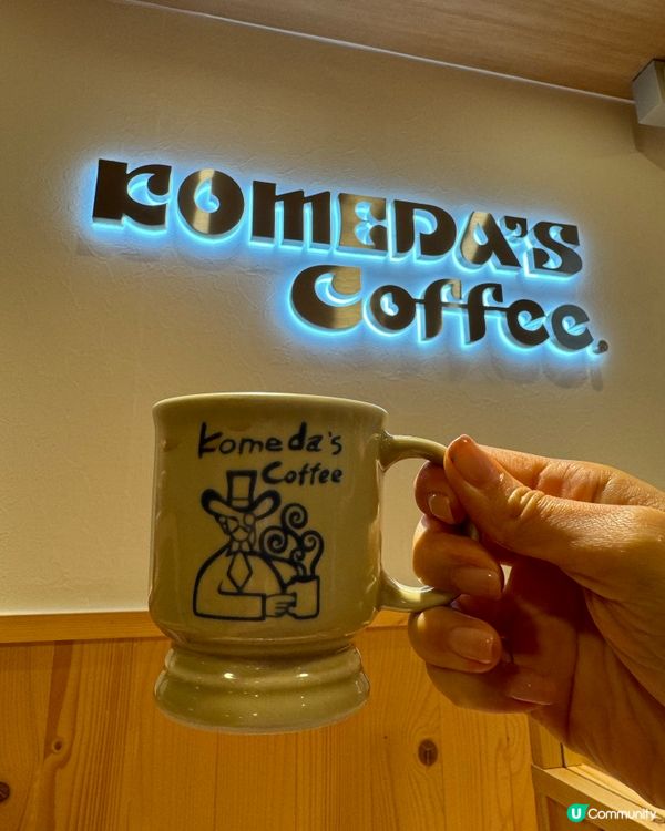 店舖位於AEON內,最喜歡這裏的絲絨紅色座位,既舒服又優美,...