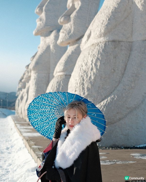 北海道正值冬天落雪之時，加上巨大且莊嚴的頭大佛