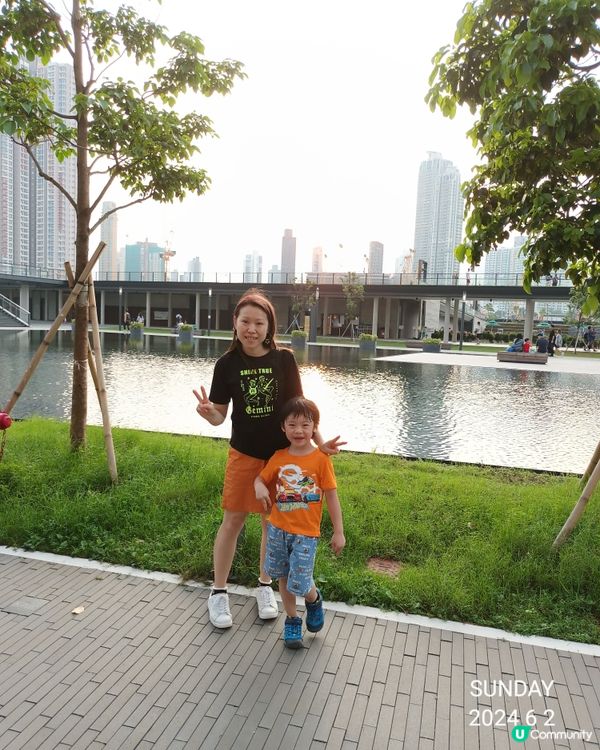 啟德車站二期公園，有水池也有兒童遊玩的設施