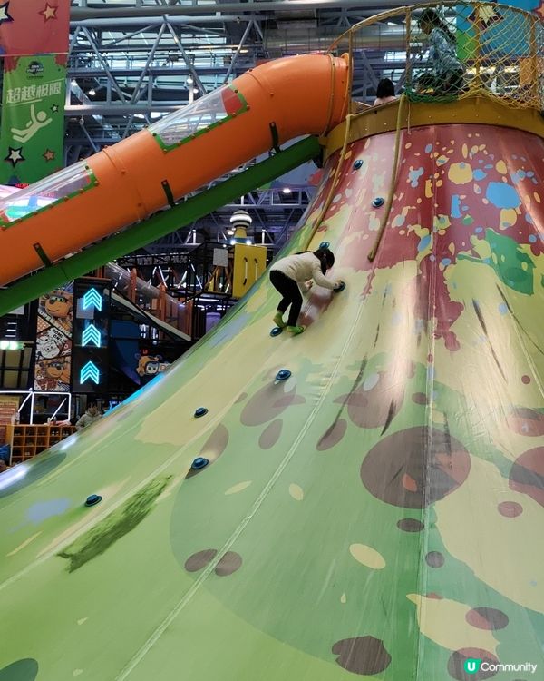 廣州融創樂園，有得玩雪又有得玩室內遊樂場，係大人同小朋友都岩...