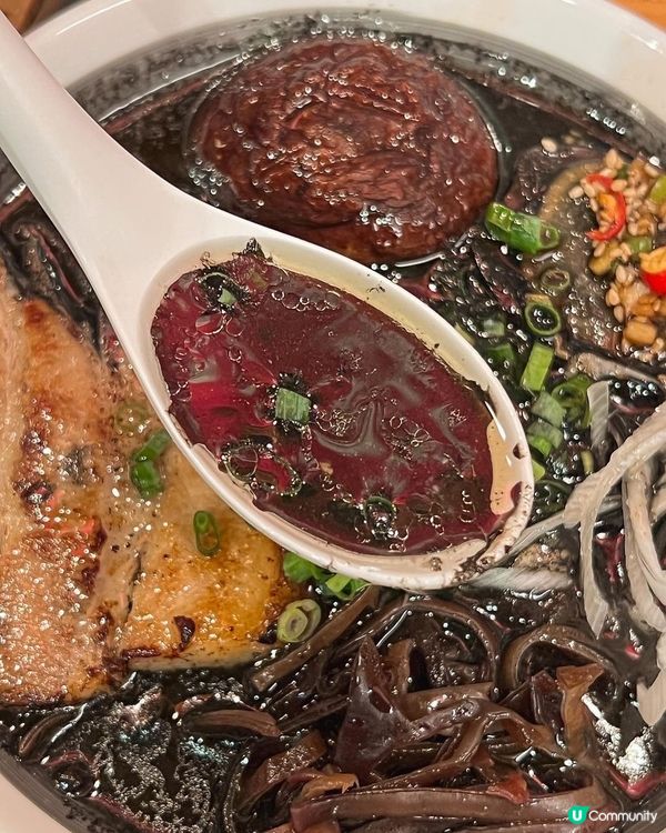 中環霸嗎拉麵 🖤 黑蒜醬油豚肉竹炭拉麵 🍜