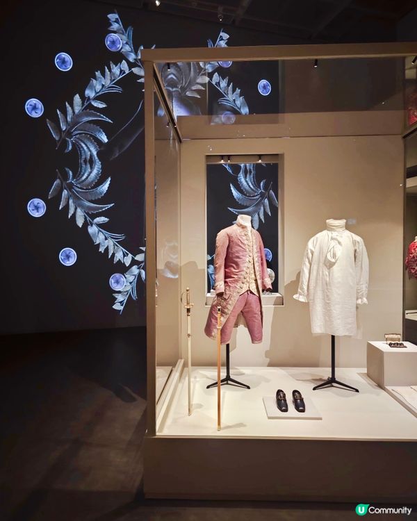 在宮廷劇裡常常看到華麗非凡的法式大裙擺禮服🥳美麗動人的內在藏...