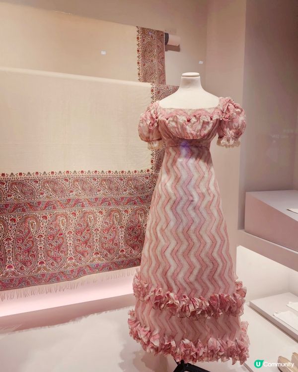 在宮廷劇裡常常看到華麗非凡的法式大裙擺禮服🥳美麗動人的內在藏...