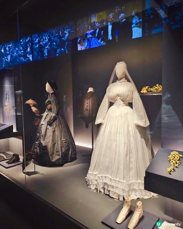 在宮廷劇裡常常看到華麗非凡的法式大裙擺禮服🥳美麗動人的內在藏...