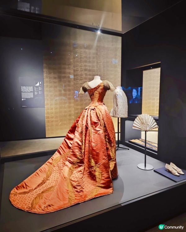 在宮廷劇裡常常看到華麗非凡的法式大裙擺禮服🥳美麗動人的內在藏...