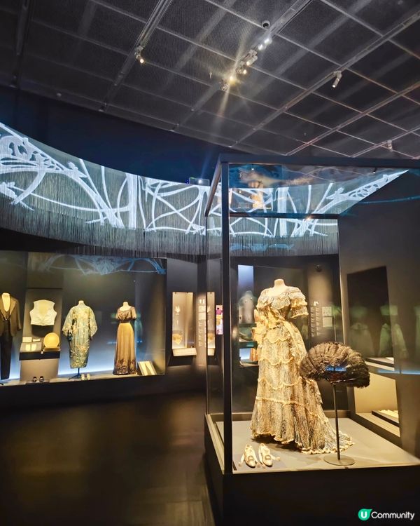 在宮廷劇裡常常看到華麗非凡的法式大裙擺禮服🥳美麗動人的內在藏...