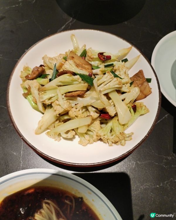 返?深圳食川菜，有好味?蒜泥白肉，回鍋肉，四川擔擔麵及炒椰菜...