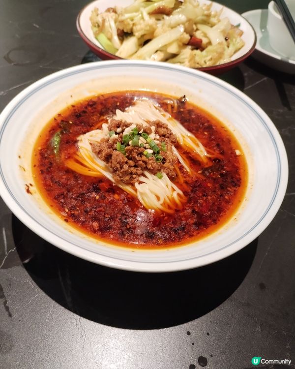 返?深圳食川菜，有好味?蒜泥白肉，回鍋肉，四川擔擔麵及炒椰菜...