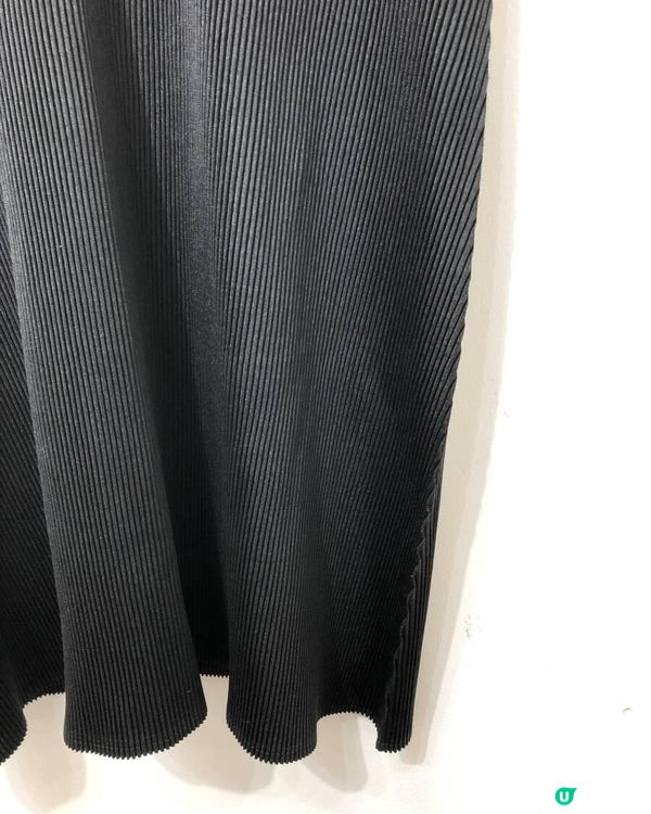 三宅一生皺紋布黑色V領背心(Funbid)