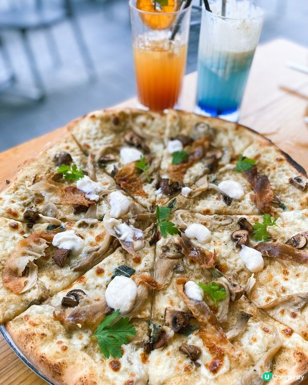 海邊🏖️～ 凍飲+Pizza🍕 好正🥰