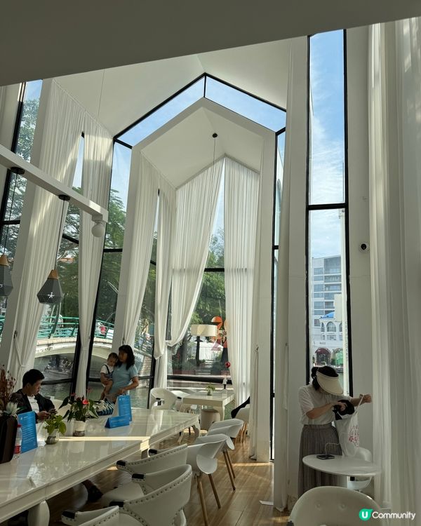 屬於文青的白色棲息圖書館