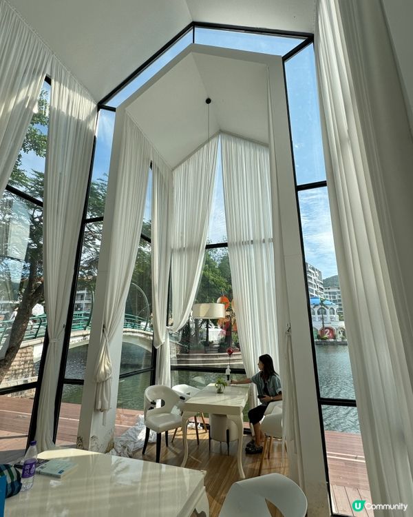 屬於文青的白色棲息圖書館