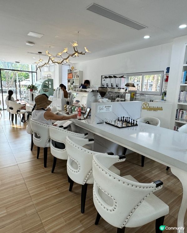 屬於文青的白色棲息圖書館