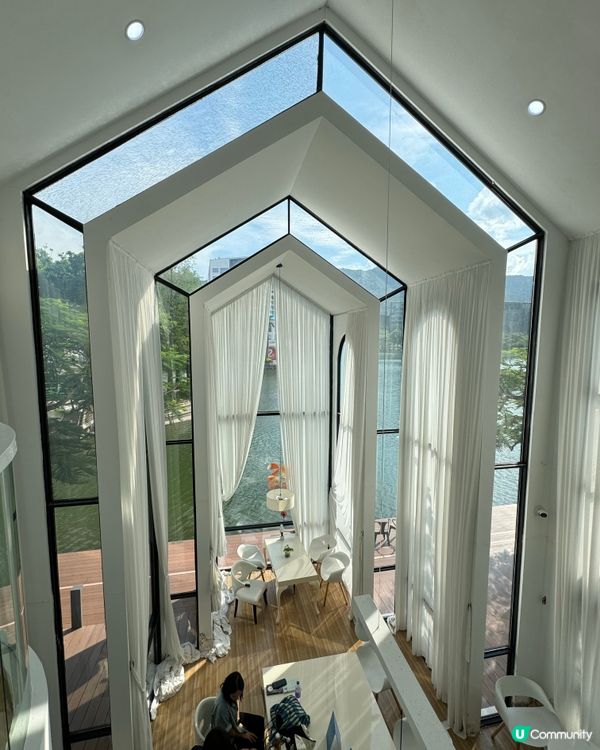 屬於文青的白色棲息圖書館