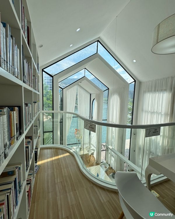 屬於文青的白色棲息圖書館