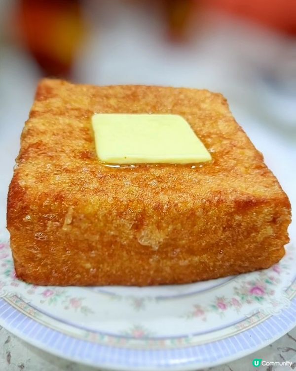 東大街係香港其中一條食街，食店林立，咩類型嘅餐廳都有，粉麵店...