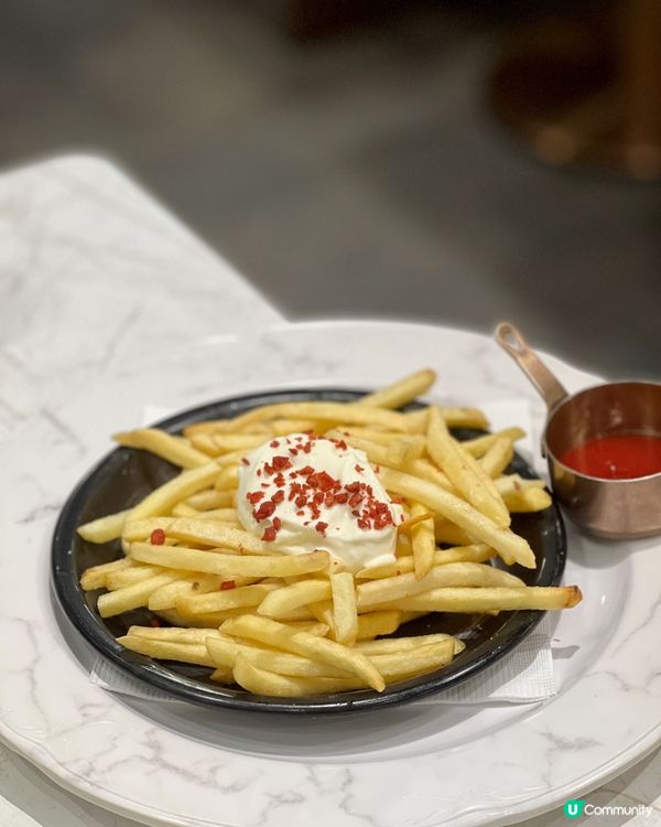 《佐敦抵食二人套餐 必試特色酸忌廉煙肉薯條》