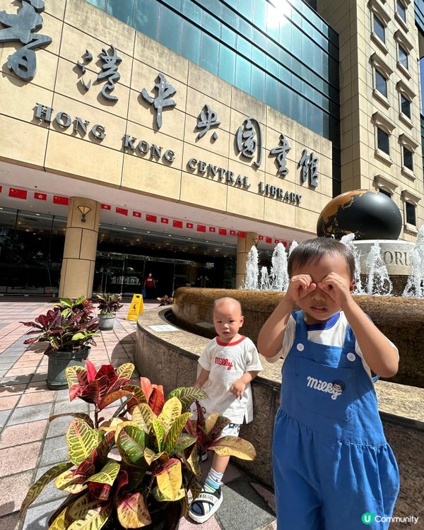 夏天去?游泳池暢泳，享受陽光與涼快；去?港鐵位於九龍站既港鐵...