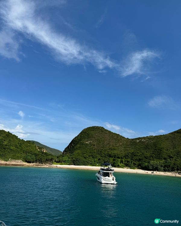 水清沙幼的甕缸灣，由西貢碼頭出發半小時就到，十分少人的沙灘，...