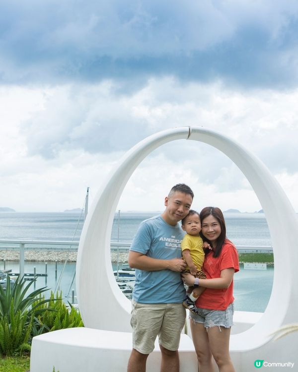 趁炎炎夏日一家親子到深圳浪騎瞻雲海濱度假酒店，一個充滿陽光與...