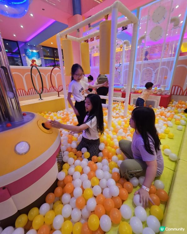 珠海酒店室內遊戲場，遊樂場有平衡木，波波池，溜冰場。